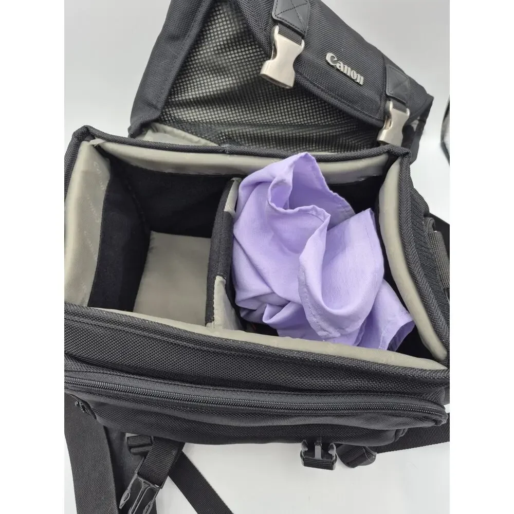 Canon 200DG Deluxe Camera Bag With Shoulder Strap and 1 Divider
